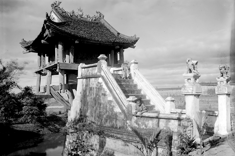 Initially, the temple was built with only one stone pillar supporting a jade tower worshiping the statue of Bodhisattva Avalokitesvara